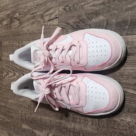 Nike Court Borough Low 2 SE White & Pink Shoes - Picture 2 of 6